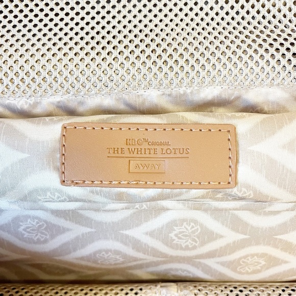 NEW! AWAY x The White Lotus “In Paradise” Limited Edition Carryon Suitcase - Picture 8 of 15